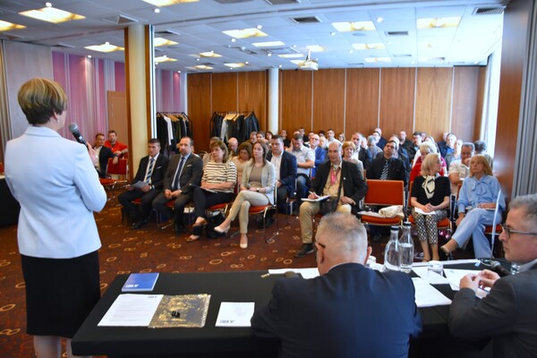 LT 26 ápr c.JPG [md-600]